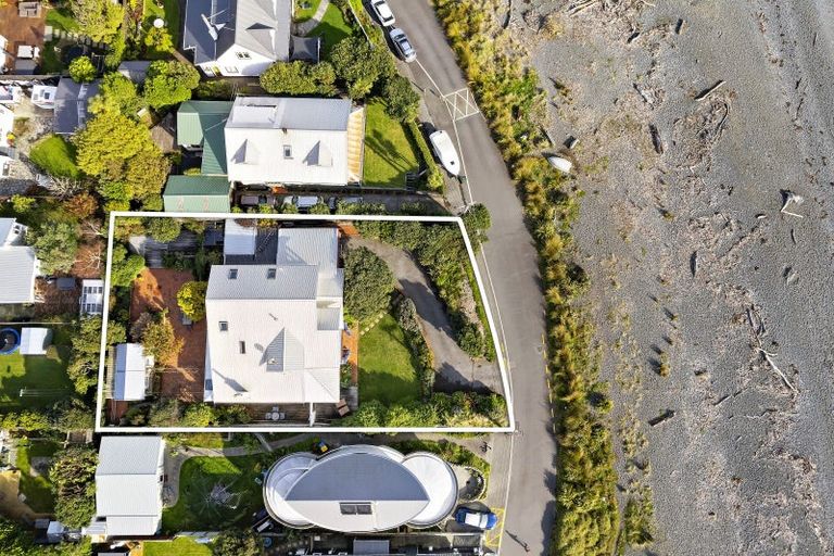 Photo of property in 151 Marine Parade, Eastbourne, Lower Hutt, 5013