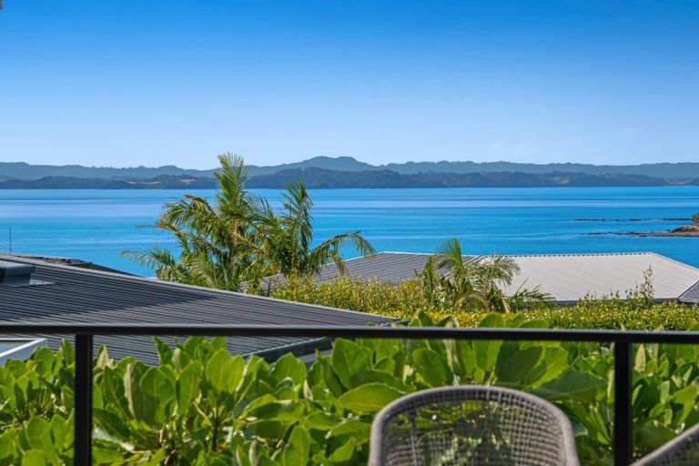 Photo of property in 6 Crown Road, Tindalls Beach, Whangaparaoa, 0930