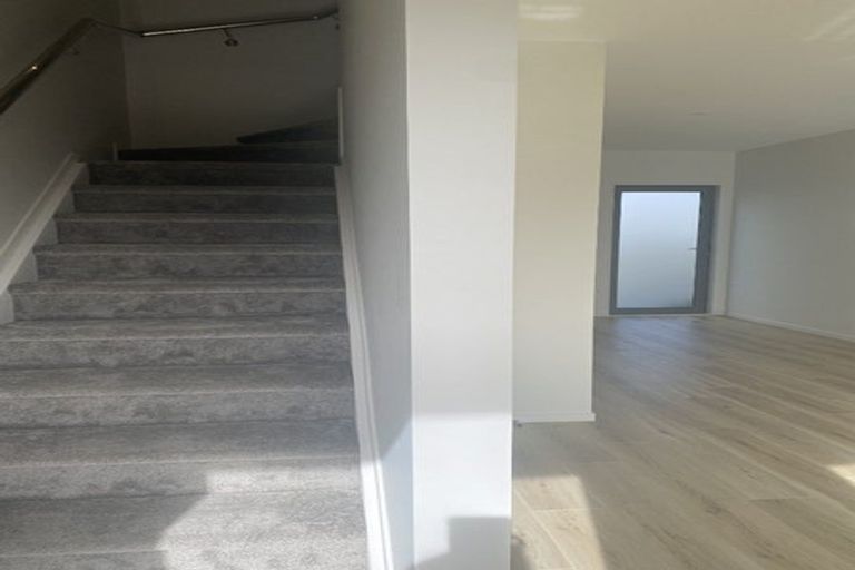 Photo of property in 1/35 Renata Crescent, Te Atatu Peninsula, Auckland, 0610