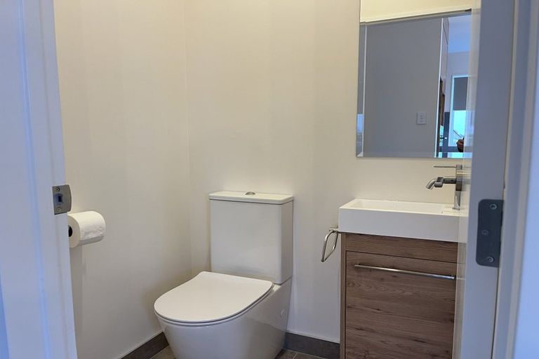 Photo of property in 1c Taupiko Place, Green Bay, Auckland, 0604