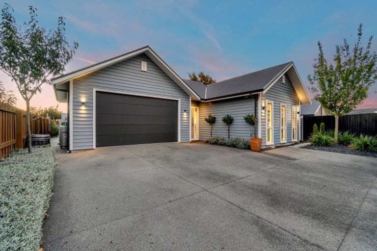 Photo of property in 8 Highfield Lane, Rangiora, 7400