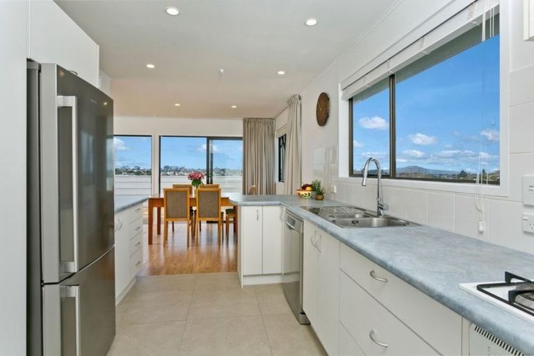 Photo of property in 59a Sunset Road, Totara Vale, Auckland, 0632