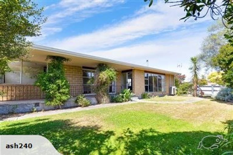 Photo of property in 1 Fraser Place, Rangiora, 7400