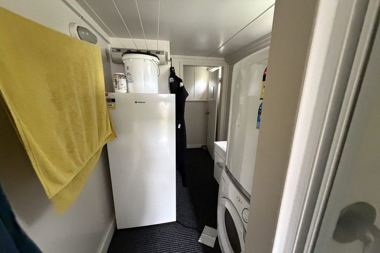 Photo of property in 62 Kelburn Parade, Kelburn, Wellington, 6012