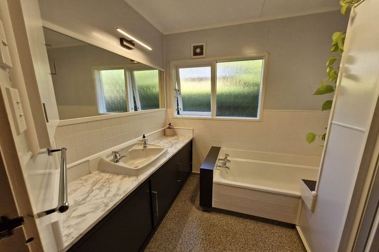 Photo of property in 14 Robert Street, Newlands, Wellington, 6037