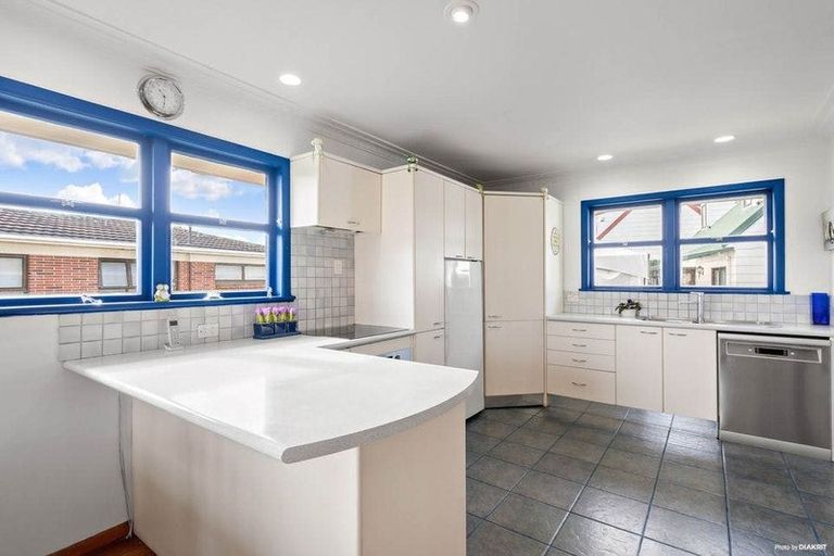 Photo of property in 1/27 Buckingham Crescent, Manukau, Auckland, 2025