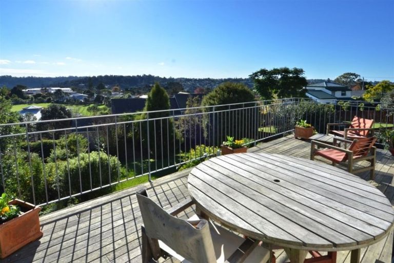 Photo of property in 11 Valley View Road, Glenfield, Auckland, 0629