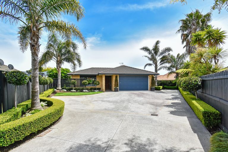 Photo of property in 80 Lothian Brae, Wattle Downs, Auckland, 2103