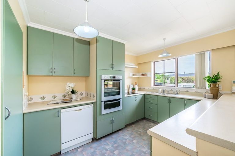 Photo of property in 2b Tawa Street, Waikanae, 5036