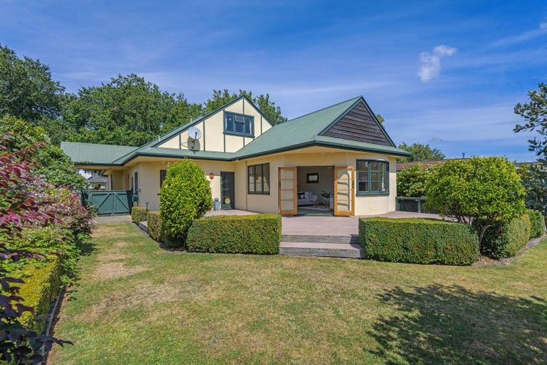 Photo of property in 35 Manapouri Crescent, Hokowhitu, Palmerston North, 4410