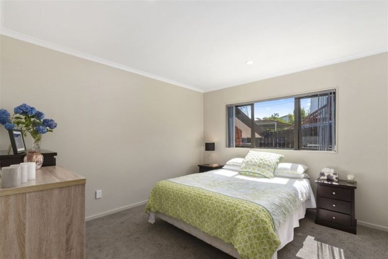 Photo of property in 9 Cloghan Close, Massey, Auckland, 0614