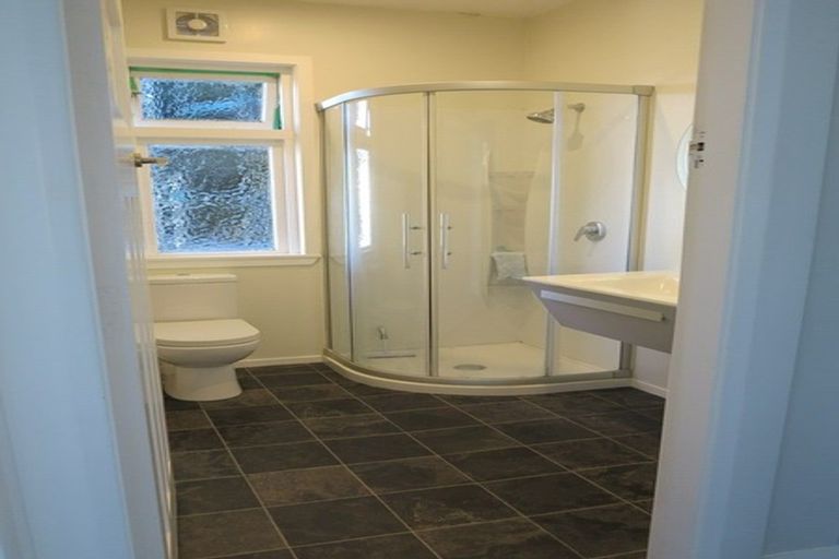 Photo of property in 2/77 Maida Vale Road, Roseneath, Wellington, 6011