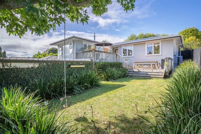 Photo of property in 1/54 Pupuke Road, Hillcrest, Auckland, 0627