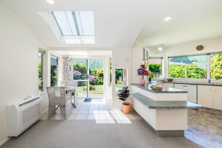 Photo of property in 25 Awanui Drive, Waikanae, 5036