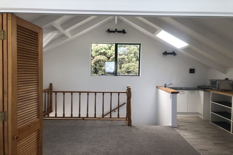 Photo of property in 18 Ngatira Road, Muriwai, Waimauku, 0881