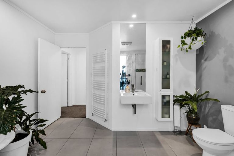 Photo of property in 330 Kelly Road, Lepperton, New Plymouth, 4373