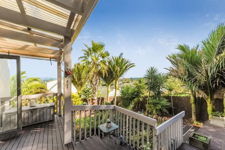 Photo of property in 13 View Ridge Drive, Ranui, Auckland, 0612