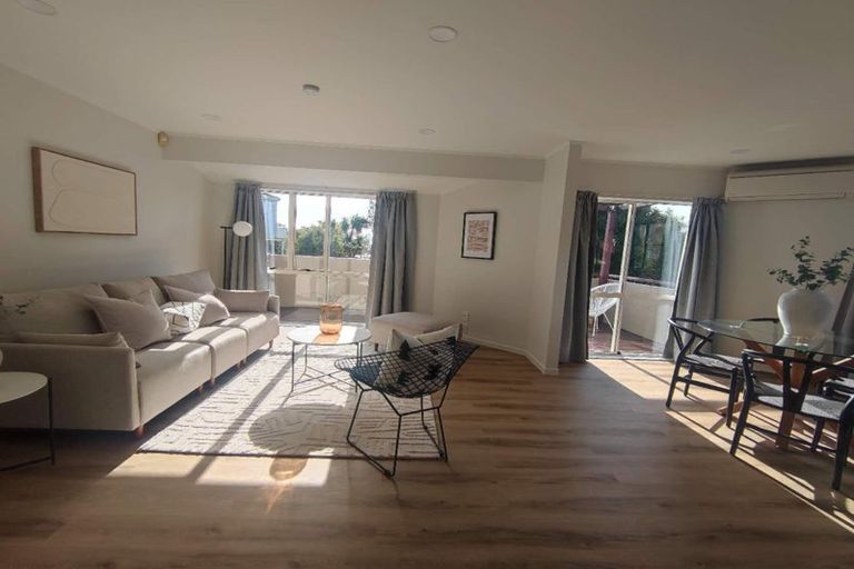 Photo of property in 18a Jacanas Place, Unsworth Heights, Auckland, 0632