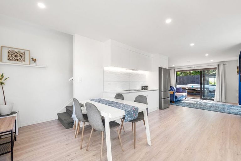 Photo of property in 8a Roys Road, Weymouth, Auckland, 2103