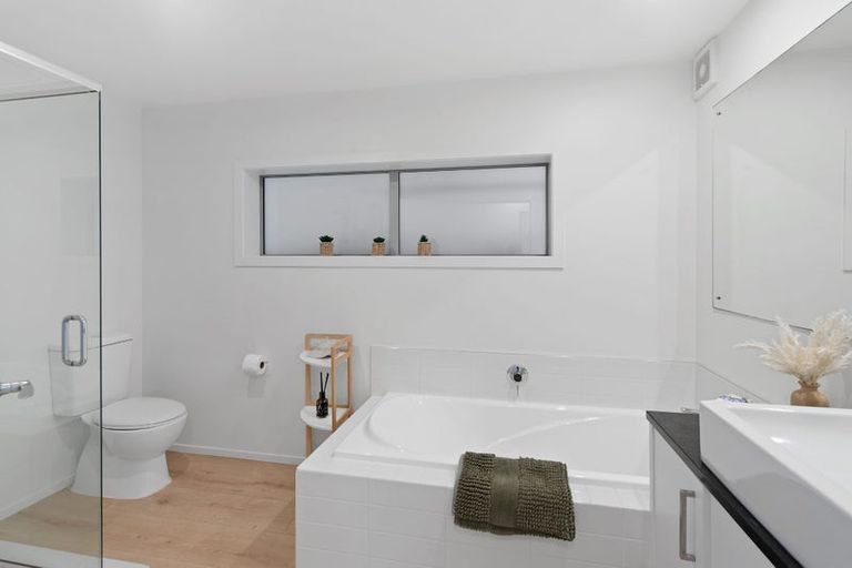 Photo of property in 1/18 Ridge Road, Waiake, Auckland, 0630