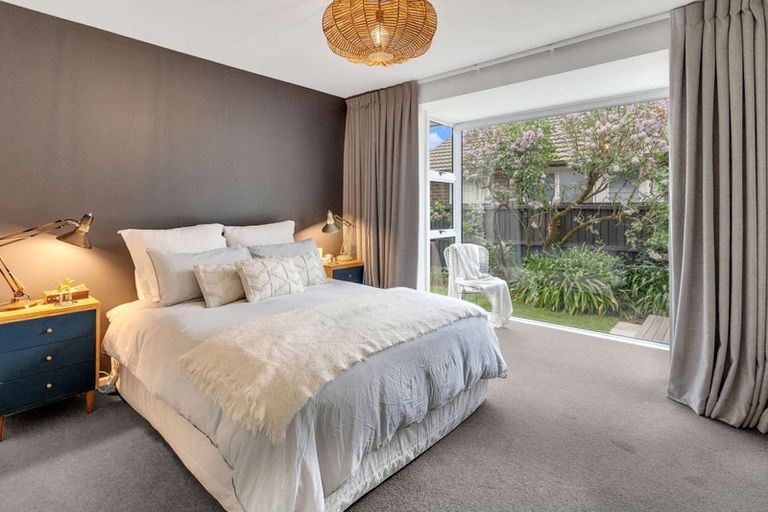 Photo of property in 33 Kent Lodge Avenue, Avonhead, Christchurch, 8042