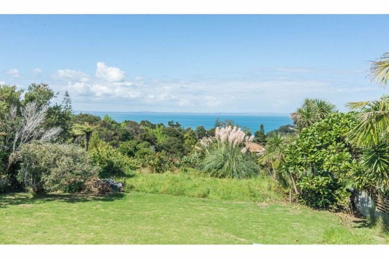 Photo of property in 8 Grendon Road, Titirangi, Auckland, 0604