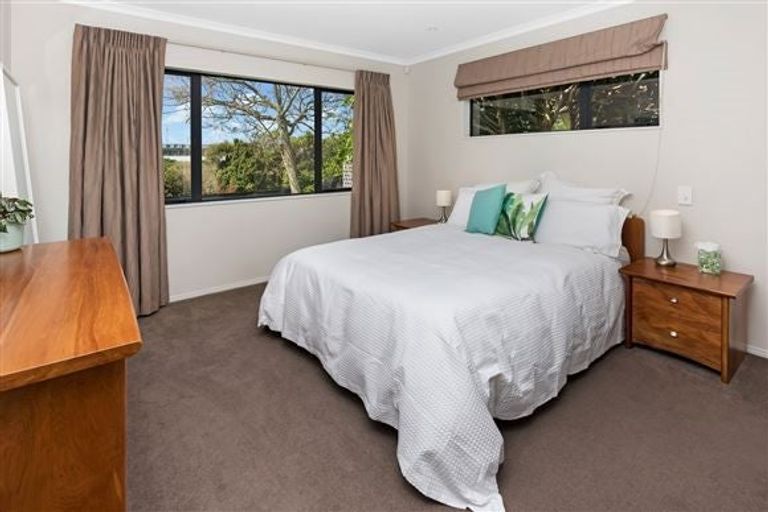 Photo of property in 5 Kalgan Place, Burswood, Auckland, 2013