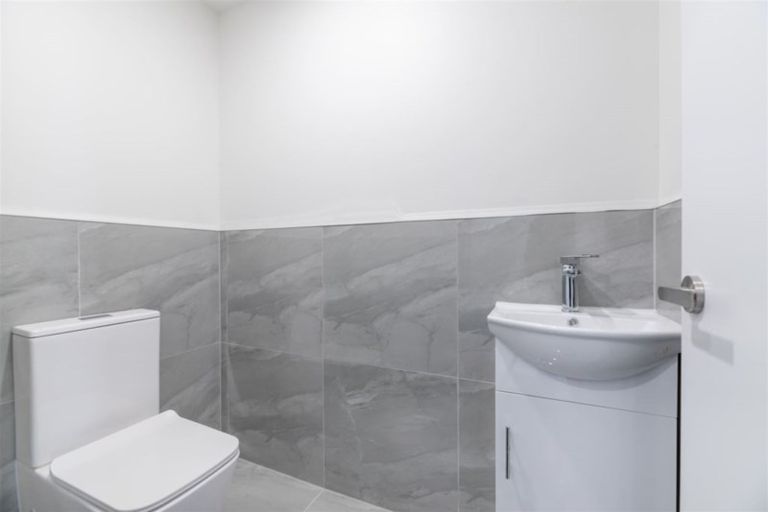 Photo of property in 18b Riverpark Crescent, Henderson, Auckland, 0610