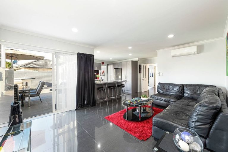 Photo of property in 6 John Brooke Crescent, East Tamaki Heights, Auckland, 2016