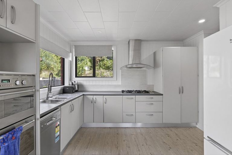 Photo of property in 46 Seaview Road, Marfell, New Plymouth, 4310