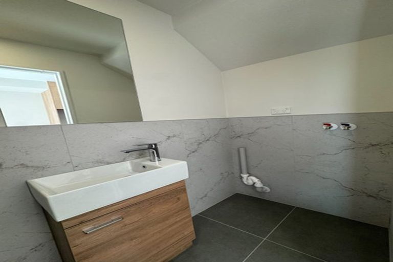 Photo of property in 11e Pipitea Place, Massey, Auckland, 0614