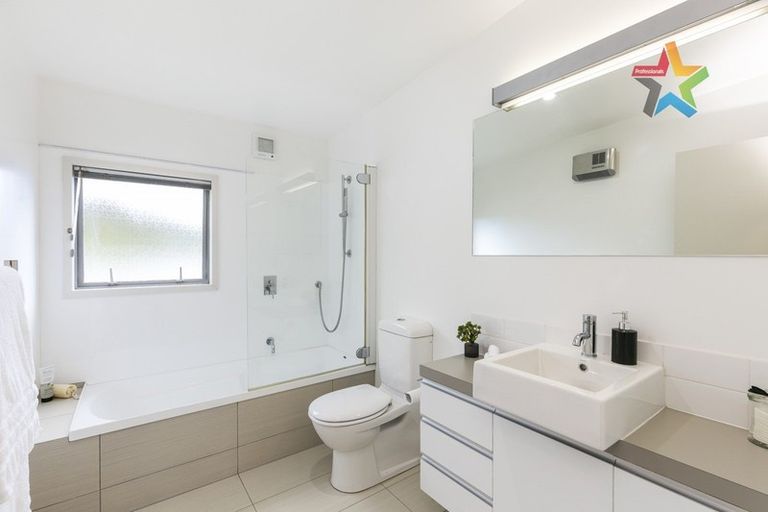 Photo of property in 68 Saddleback Grove, Karori, Wellington, 6012