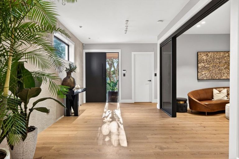 Photo of property in 52 Beach Road, Castor Bay, Auckland, 0620