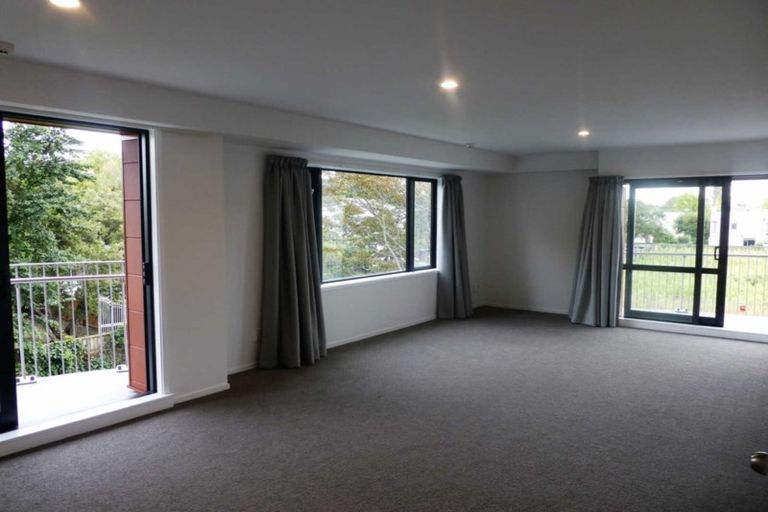 Photo of property in Gloucester Towers, 7/28 Gloucester Street, Christchurch Central, Christchurch, 8013