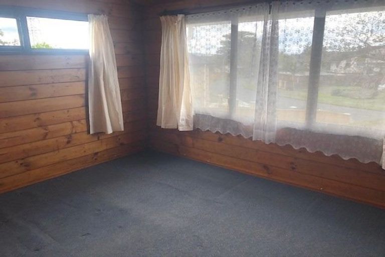 Photo of property in 30 Sikkim Crescent, Clover Park, Auckland, 2019