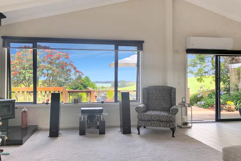 Photo of property in 35 Skudders Beach Road, Kerikeri, 0294