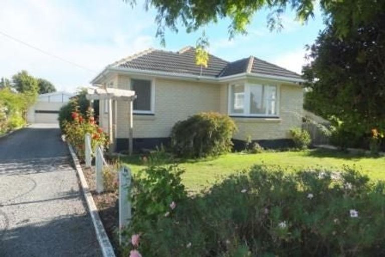 Photo of property in 11 Bideford Place, Dallington, Christchurch, 8061