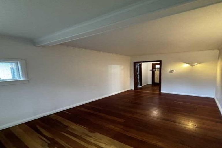 Photo of property in 160 Seaview Road, Westown, New Plymouth, 4310