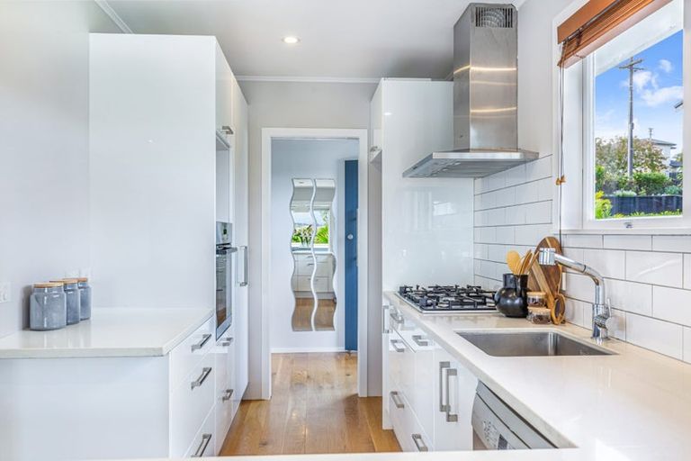 Photo of property in 17 Castaing Crescent, Te Atatu South, Auckland, 0610