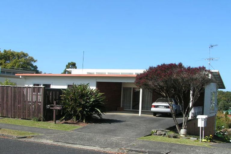 Photo of property in 12 Knightsbridge Drive, Forrest Hill, Auckland, 0620