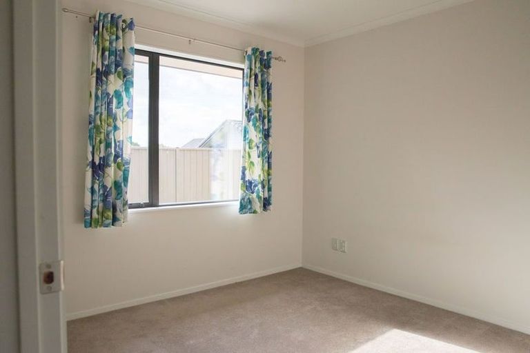 Photo of property in 12 Erceg Way, Rosehill, Papakura, 2113