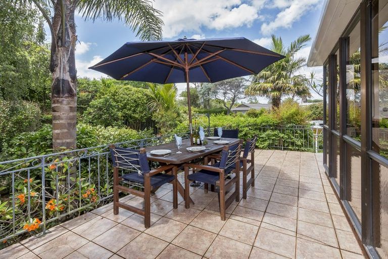 Photo of property in 2/214 Bleakhouse Road, Mellons Bay, Auckland, 2014