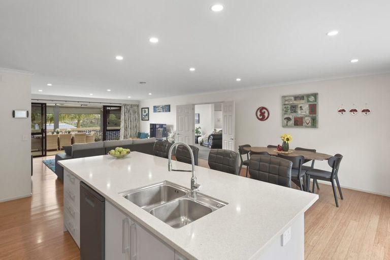 Photo of property in 28 Hawaiian Parade, Arkles Bay, Whangaparaoa, 0932