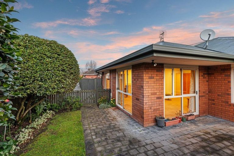 Photo of property in 2/14 Middlepark Road, Sockburn, Christchurch, 8042