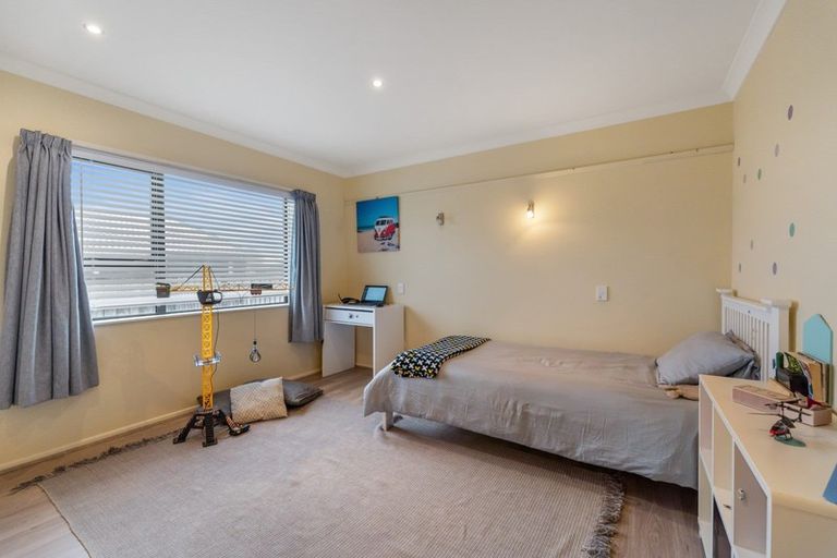 Photo of property in 11 Te Ropata Place, Waikanae Beach, Waikanae, 5036