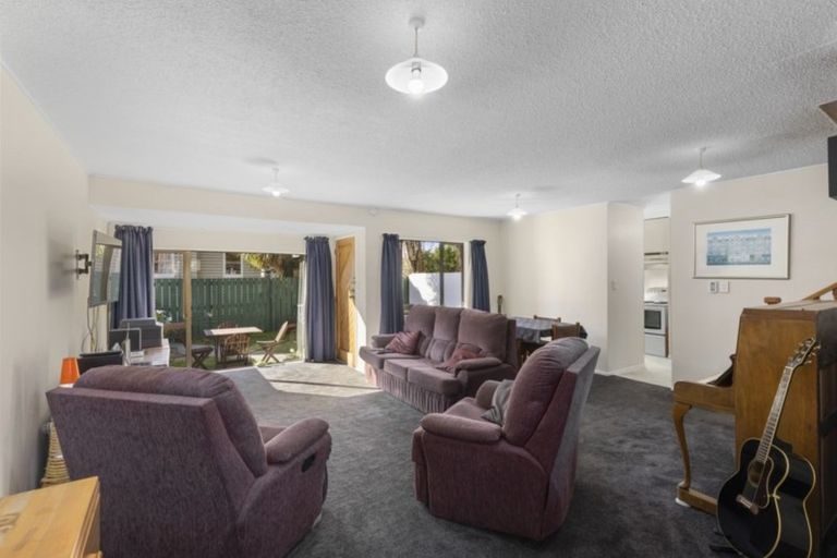 Photo of property in 2/17u Randwick Crescent, Moera, Lower Hutt, 5010