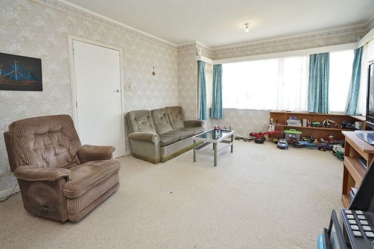 Photo of property in 24 Oxford Street, Fairfield, Hamilton, 3214