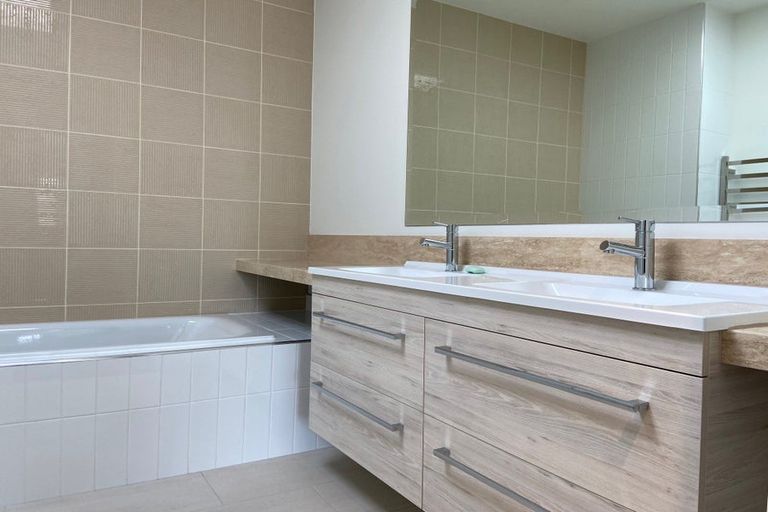 Photo of property in 7/258 Hurstmere Road, Takapuna, Auckland, 0622