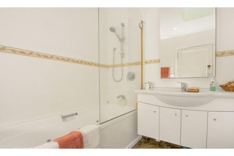 Photo of property in 27 Wattle Street, New Lynn, Auckland, 0600