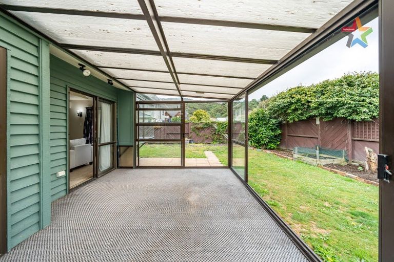Photo of property in 19 Mcenroe Grove, Naenae, Lower Hutt, 5011